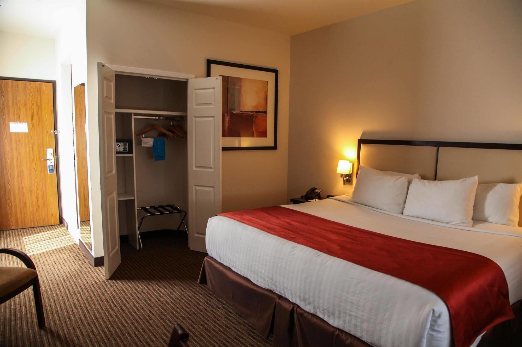 Best Western Plus La Mina Parral الغرفة الصورة
